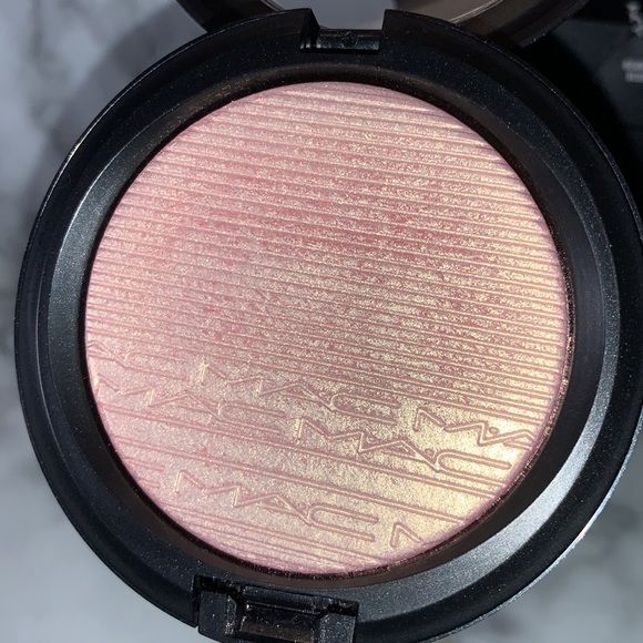 BEAMING BLUSH Extra Dimension Skinfinish MAC Highlighter - Picture 7 of 17
